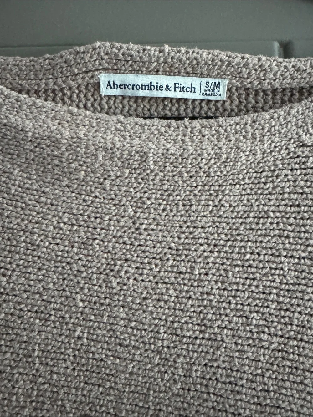 Abercrombie & Fitch Relaxed Boxy Knit Sweater in Taupe. Size Small/Medium